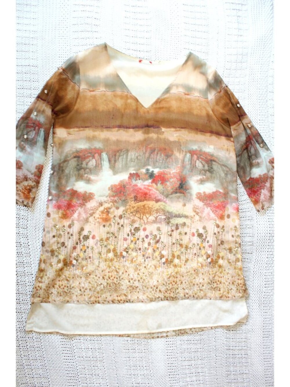 V Cristina Tunic Blouse Watercolor Landscape Print Size XL Sequins Pearl Buttons - Picture 8 of 8